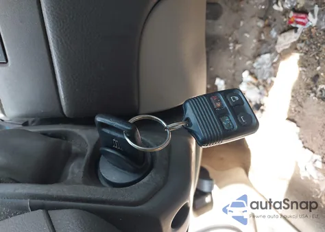 2006 Lincoln Town Car Signature Limited from USA, damaged, VIN 1LNHM82V96Y631446